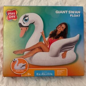 Giant Swan Float